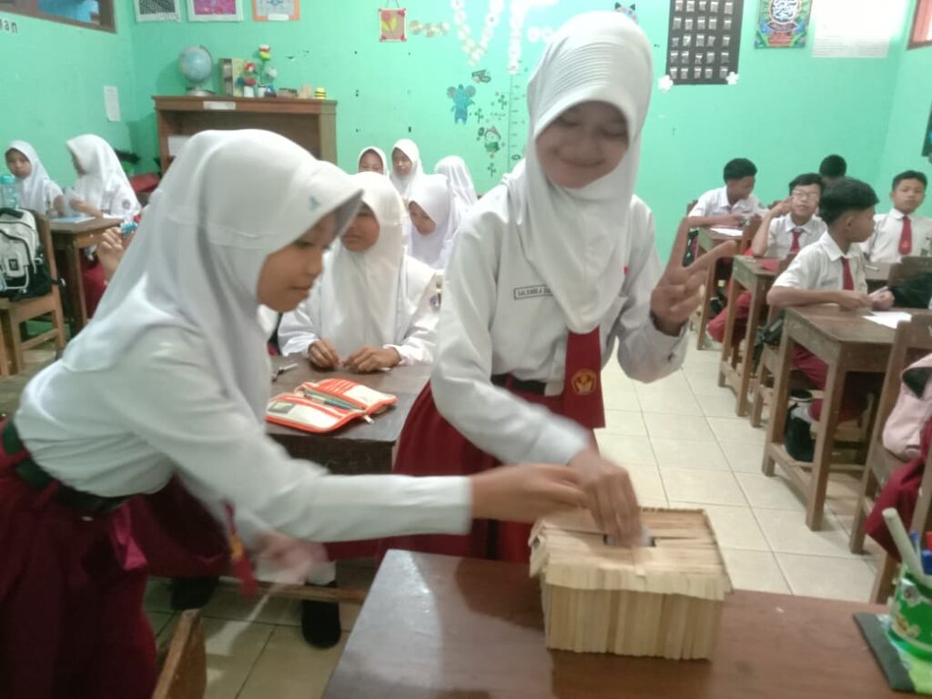 Berlatih demokrasi sejak usia dini