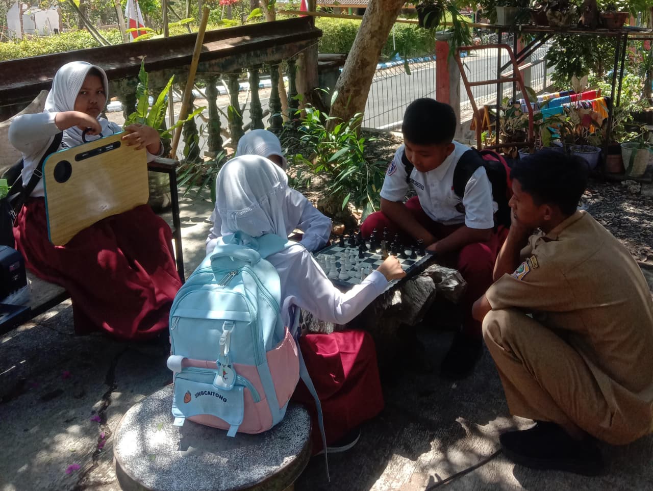 Latihan dan bimbingan setiap selesai pembelajaran.
